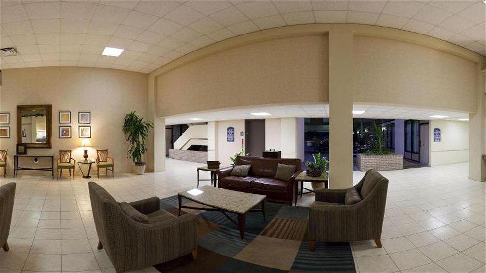 Holiday Inn Express Little Rock-Airport By Ihg Екстериор снимка