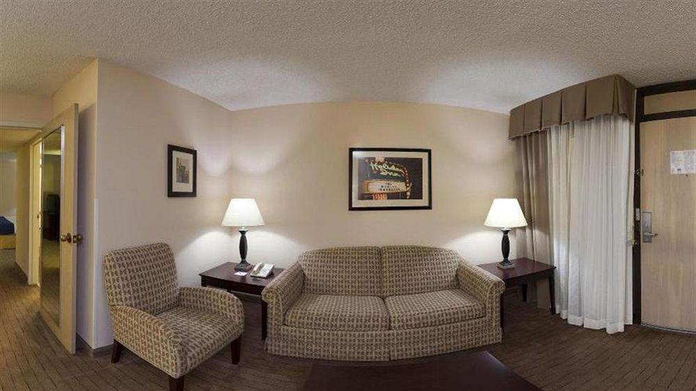 Holiday Inn Express Little Rock-Airport By Ihg Екстериор снимка