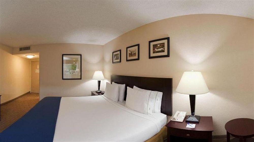 Holiday Inn Express Little Rock-Airport By Ihg Екстериор снимка