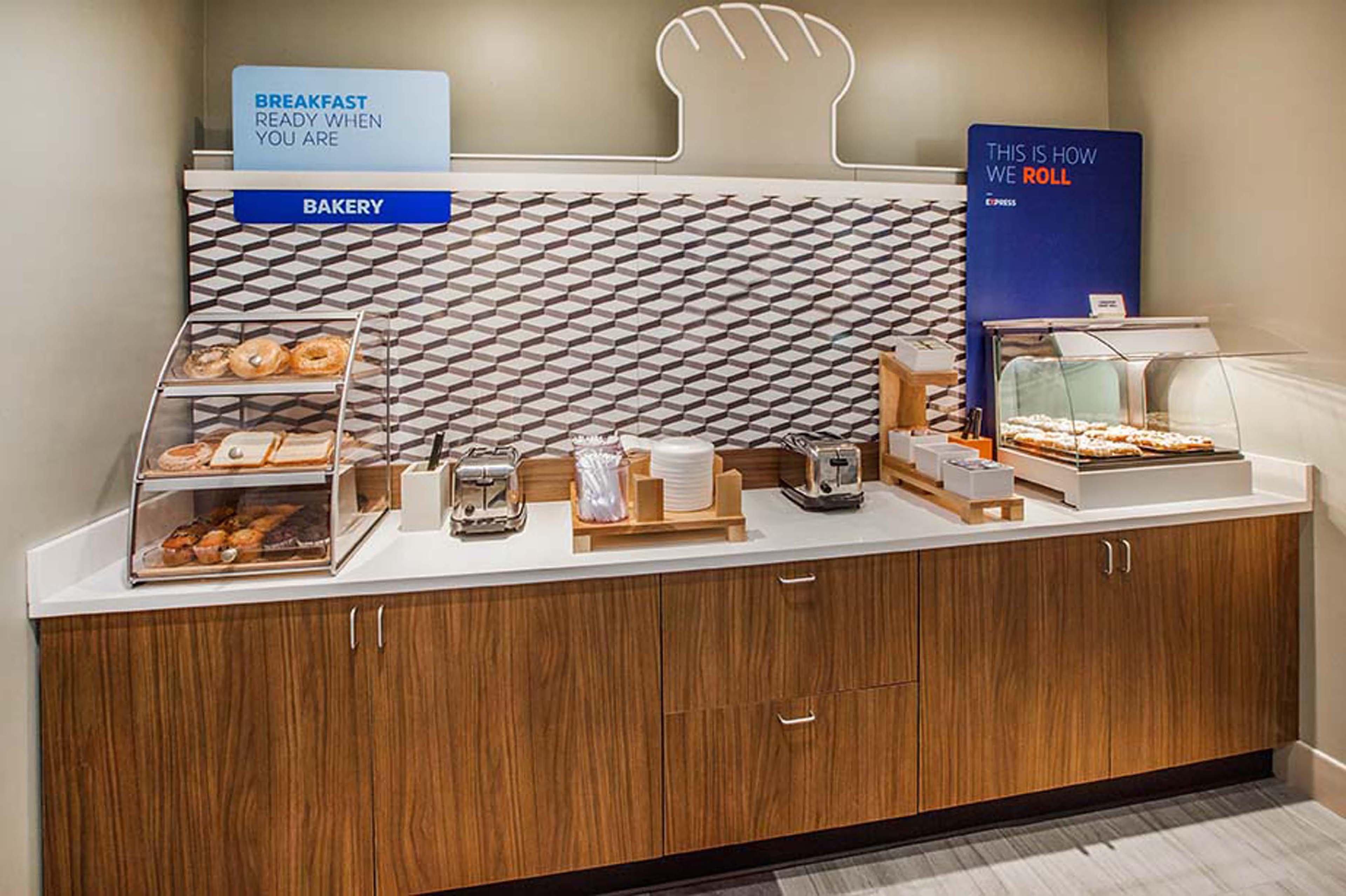Holiday Inn Express Little Rock-Airport By Ihg Екстериор снимка