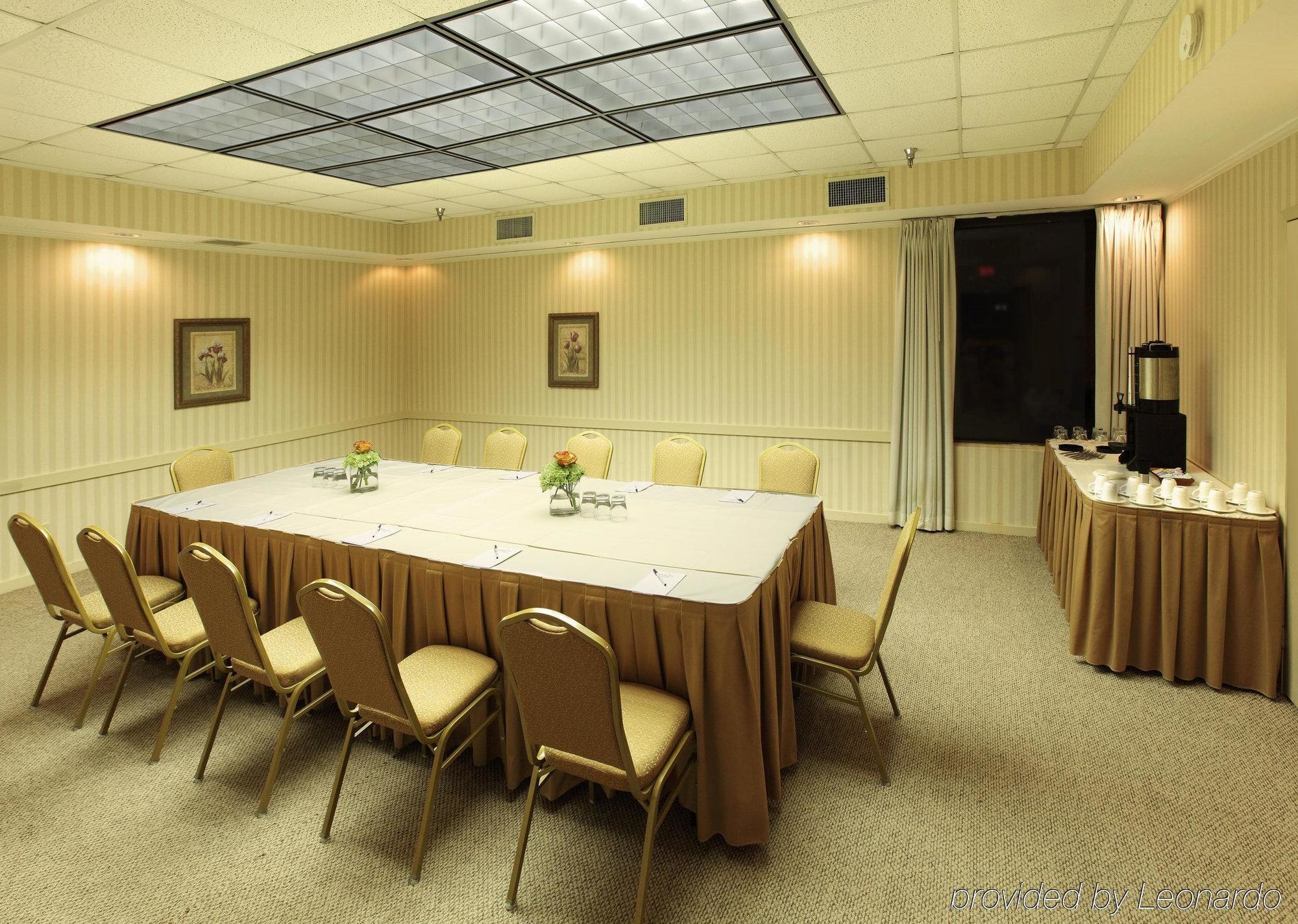 Holiday Inn Express Little Rock-Airport By Ihg Съоръжения снимка