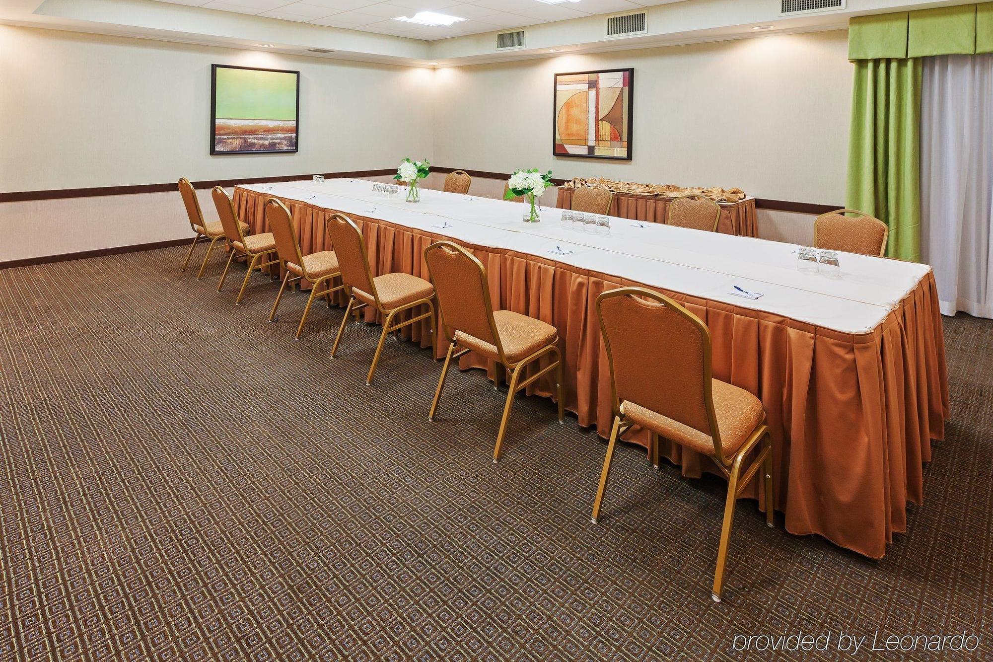 Holiday Inn Express Little Rock-Airport By Ihg Екстериор снимка