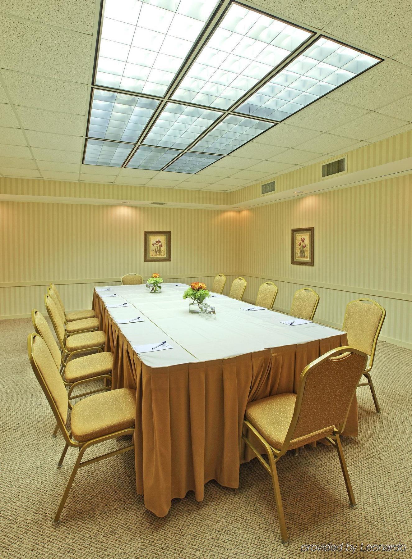 Holiday Inn Express Little Rock-Airport By Ihg Екстериор снимка