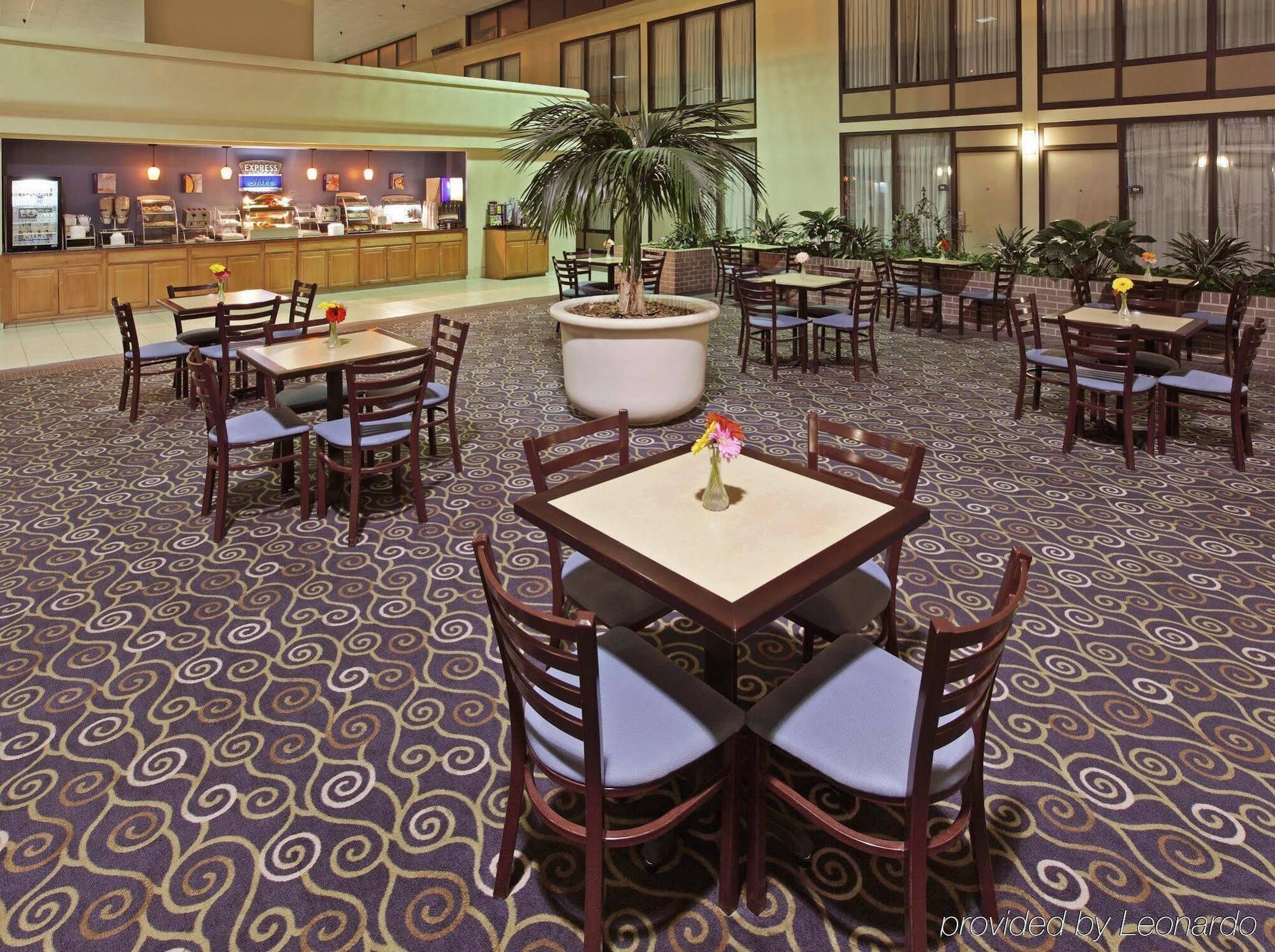 Holiday Inn Express Little Rock-Airport By Ihg Екстериор снимка