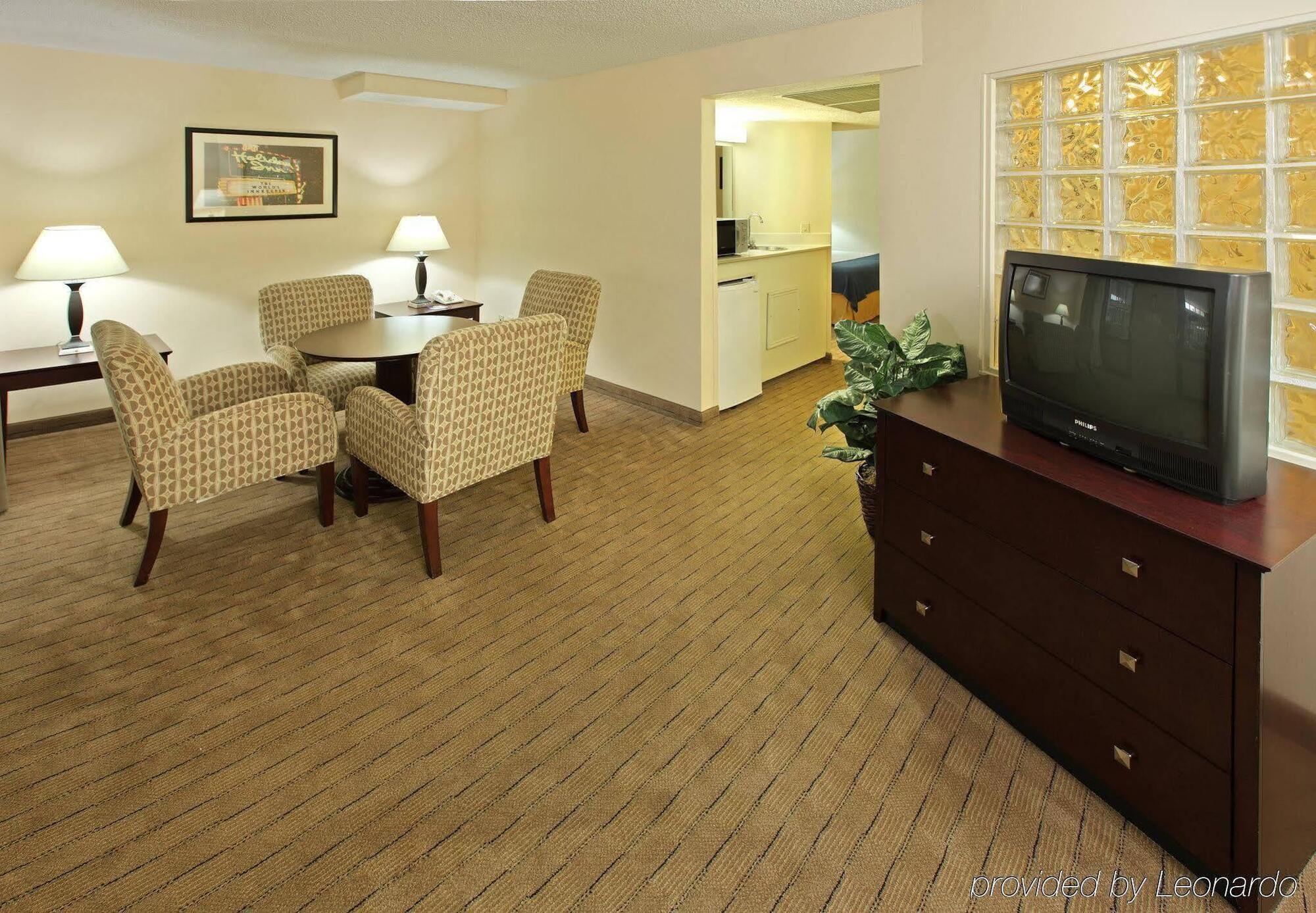 Holiday Inn Express Little Rock-Airport By Ihg Екстериор снимка